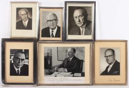 SECHS PORTRAITFOTOGRAFIEN MIT RAHMEN, zumeist deutsche Politiker (u.a. Adenauer, Heuss), zumeist mit