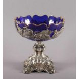 TAFELAUFSATZ, Fuß und Montierung 12lötig, Schale aus blau getöntem Glas mit Goldstaffage, H 19,
