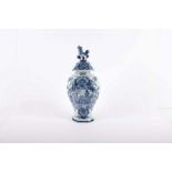 DECKELVASE, Fayence, Blaudekor, H 31,5, besch., DELFT, 18.Jh. 22.00 % buyer's premium on the