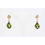 PAAR OHRSTECKER, 585/ooo Roségold, Peridots von zusammen ca. 3,77 ct., 3,4g 22.00 % buyer's