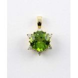 KETTENANHÄNGER, 585/ooo Gelbgold, Peridot von ca. 6,39 ct., Brillanten von ca. 0,38 ct., 4,0a g 22.