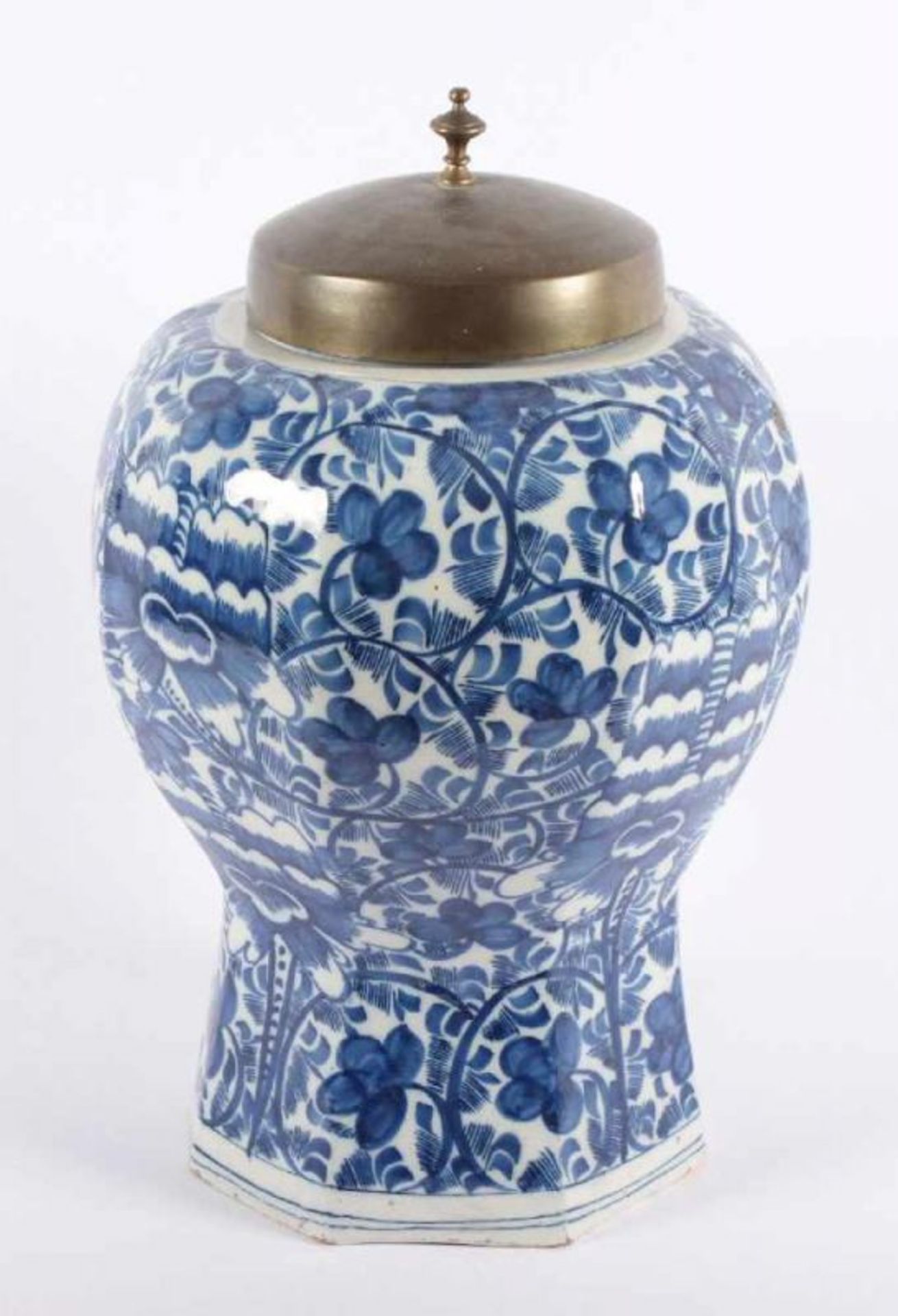 VASE, Fayence, Blaudekor, H 33, besch., Messingdeckel erg., DELFT, 18.Jh. 22.00 % buyer's premium on