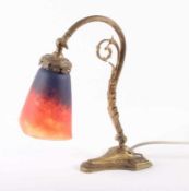 TISCHLAMPE, Bronzefuß mit Glasschirm, Schirm signiert, H 34, SCHNEIDER, um 1920 22.00 % buyer's