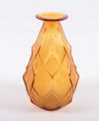 ART DECO-VASE, farbloses, in die Form gepresstes Glas, amberfarben getönt, partiell satiniert, H