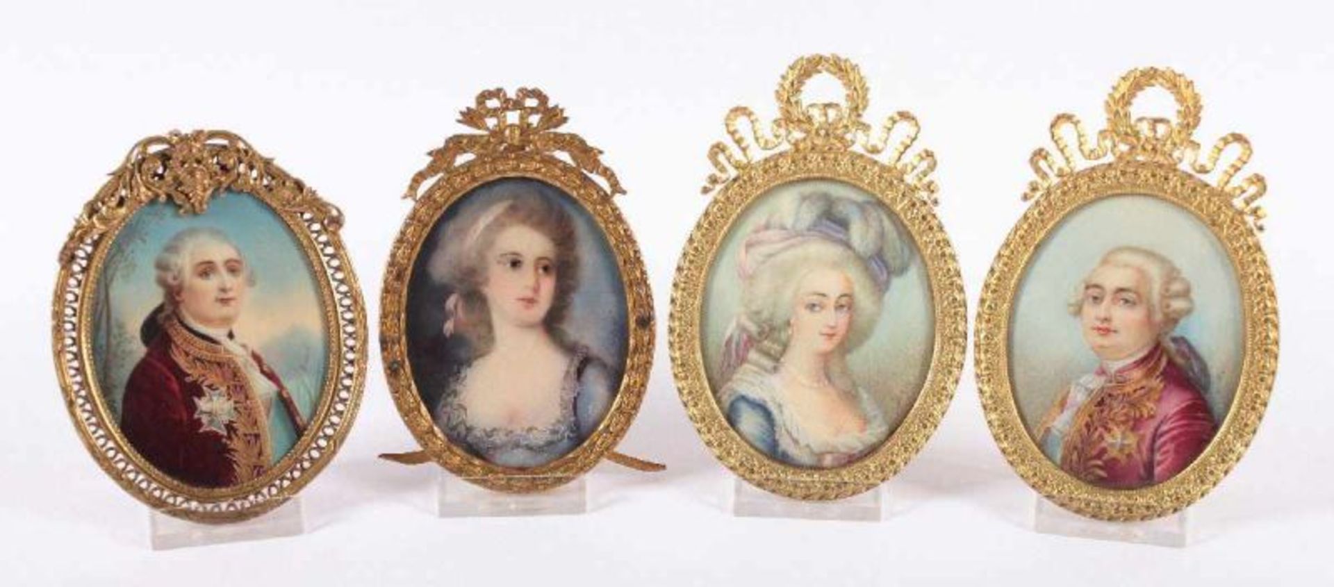 VIER MINIATUREN, Malerei/Elfenbein, darunter Louis XVI (2x), Dm 8,5, Messingrahmen 22.00 % buyer's