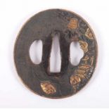 TSUBA, Eisen, oval, hochgezogener Rand, über Nanako-Grund Muschel, Gebäude und Wolken, auf der