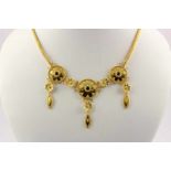 COLLIER, 990/ooo Gelbgold, Granulation, drei zentrale Scheiben, belegt mit Granulation und besetzt