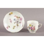 TASSE AUF UNTERTASSE, Korbrand, polychrom bemalt, Blumendekor, Goldstaffage und -rand, ber.,