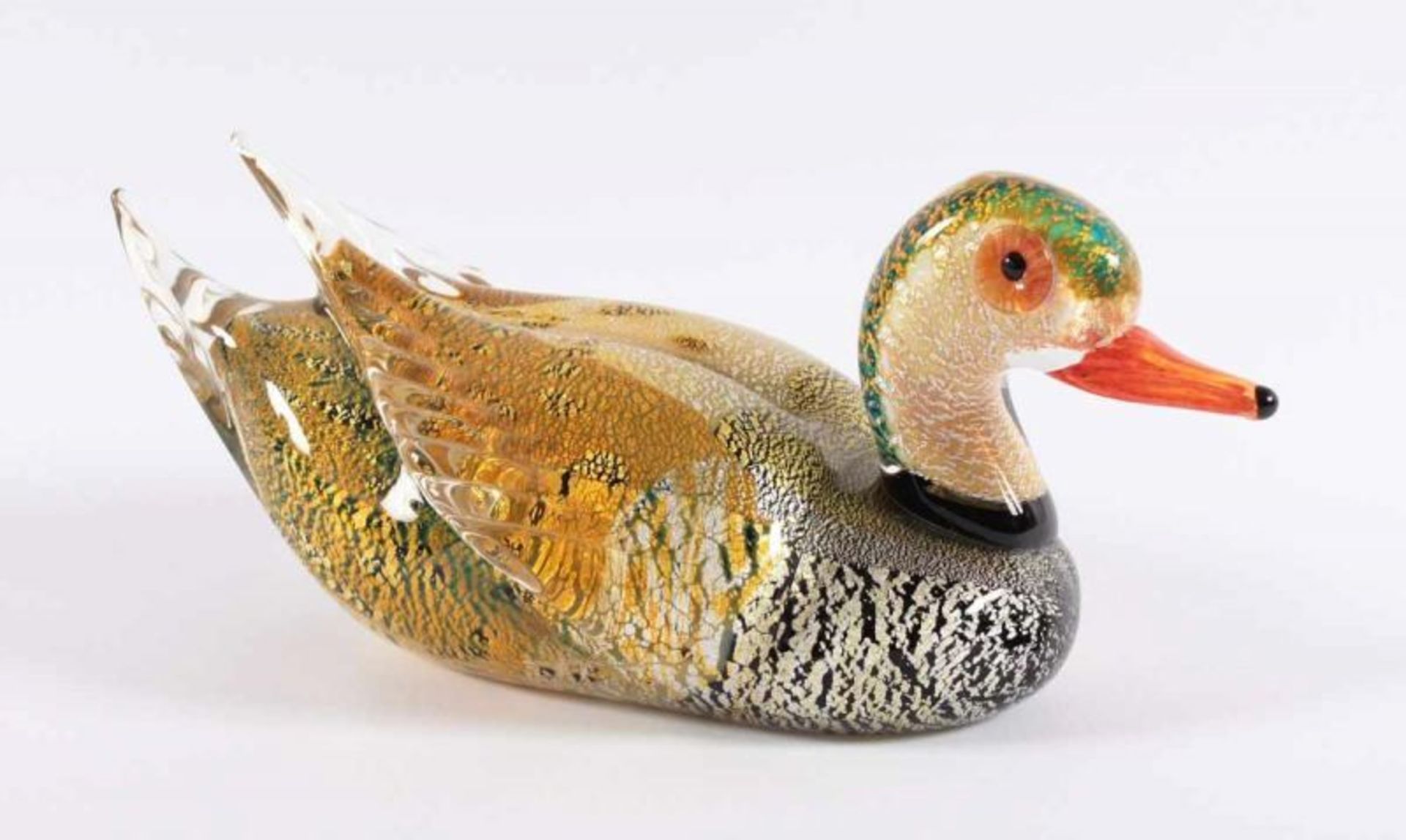 GLASSKULPTUR "ENTE", farbloses Glas, polychrom getönt, zersprengte Goldfolieneinschmelzungen, H