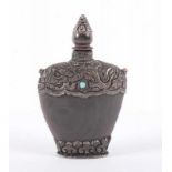 SNUFF-BOTTLE, Horn, Silbermontierung, H 9,5, TIBET 22.00 % buyer's premium on the hammer price 19.00