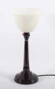 TISCHLAMPE, Bakelit, Glasschirm, einflammig, H 31, FRANKREICH, um 1940 22.00 % buyer's premium on