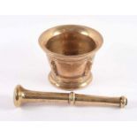 RIPPENMÖRSER MIT PISTILL, Bronze, poliert, H 9, L Pistill 21, BARCELONA, um 1550 22.00 % buyer's