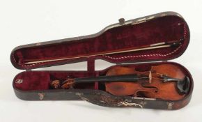 VIOLINE, mit Bogen, in Kasten, besch. und rest.bed., L 60, innen bez. "CASTELLO", wohl FRANKREICH,