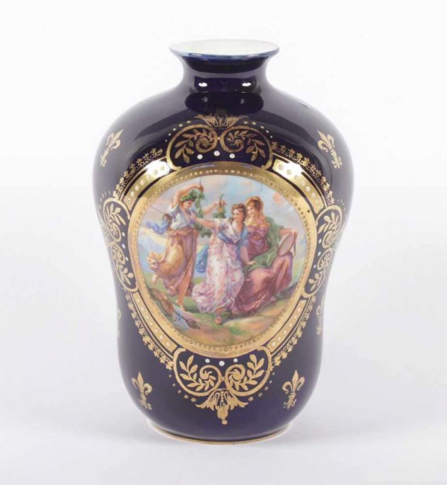 VASE, schauseitig goldgerahmte Ovalkartusche mit polychromer, mythologischer Szene auf blauem