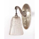 ART-DECO-WANDLAMPE, Metall, vernickelt, satinierter Glasschirm, L 22, FRANKREICH, um 1930 22.00 %