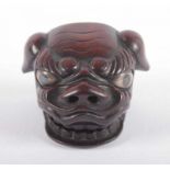 GROSSES NETSUKE SHISHI-MASKE, wohl Pflaumenholz, Augen Silberlack mit schwarzen Pupillen aus