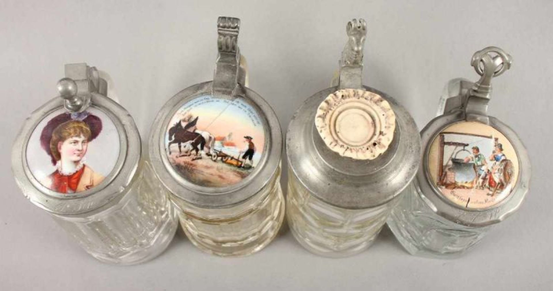 VIER GLASHUMPEN, farbloses Glas, Zinnmontur, drei Exemplare mit Porzellandeckel, polychrom - Bild 2 aus 4