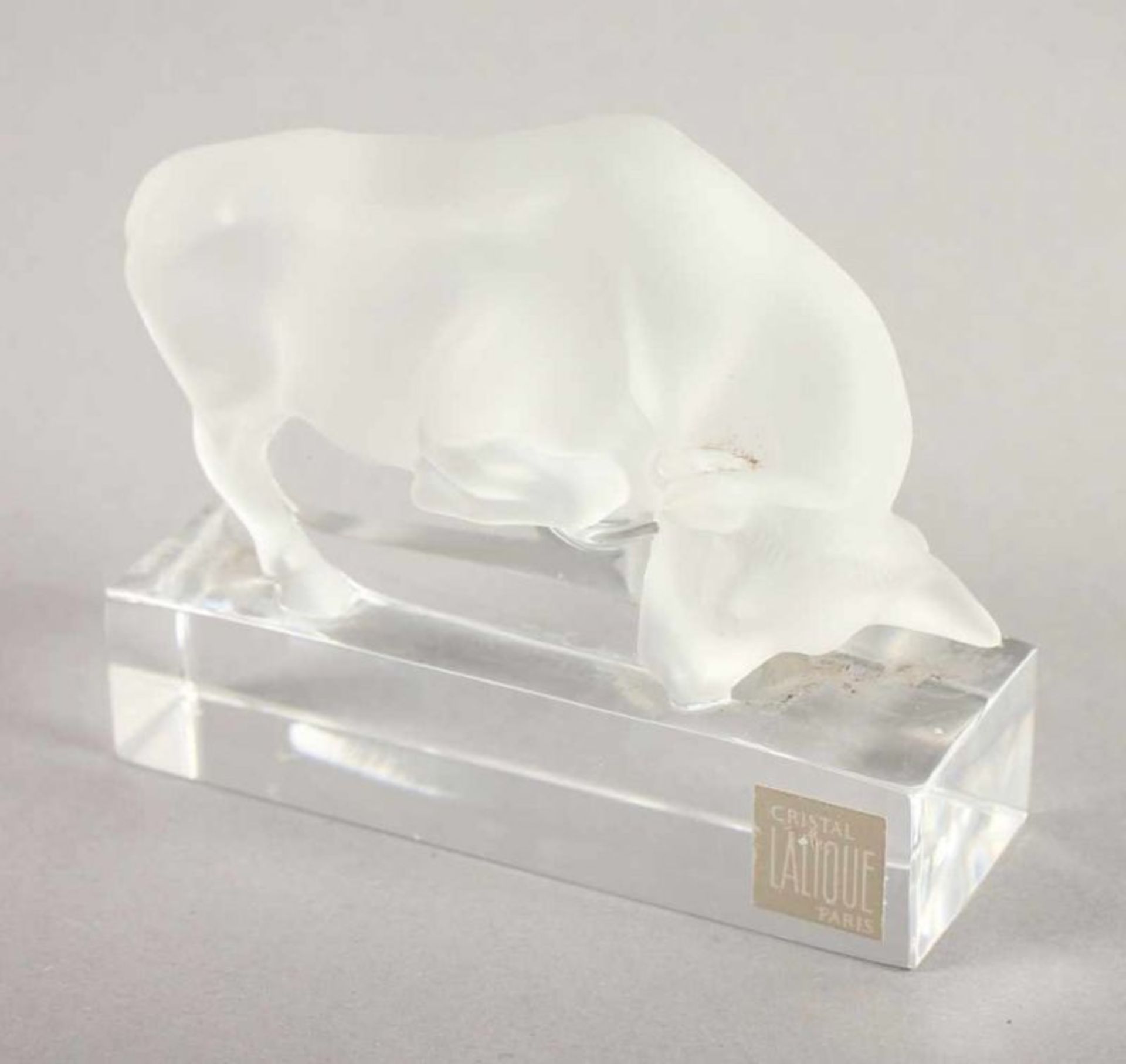 STIER, auf Plinthe, farbloses, partiell satiniertes Glas, H 9, sign., LALIQUE, 20.Jh. 22.00 %