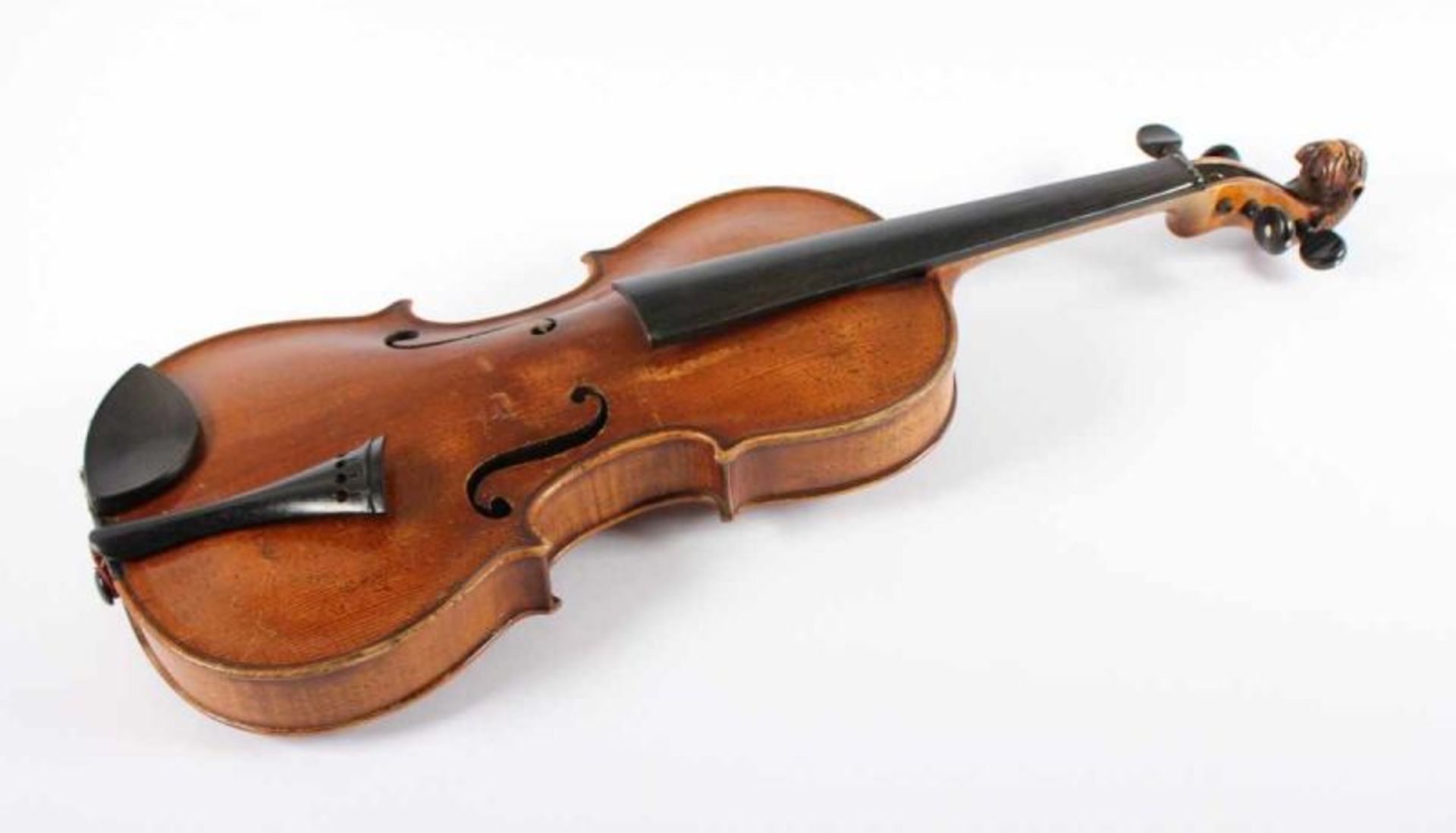 VIOLINE, figürlich geschnitzte Schnecke, in der Art von Jacobus Steiner, L 60, 19.Jh. 22.00 %