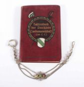 TASCHENBUCH DER DEUTSCHEN LANDSMANNSCHAFT, COBURG, 1920, beigegeben: eine Taschenuhrenkette 22.