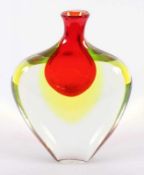 HERZVASE, farbloses Glas mit polychromen Einschmelzungen, H 29, wohl ORREFORS 22.00 % buyer's