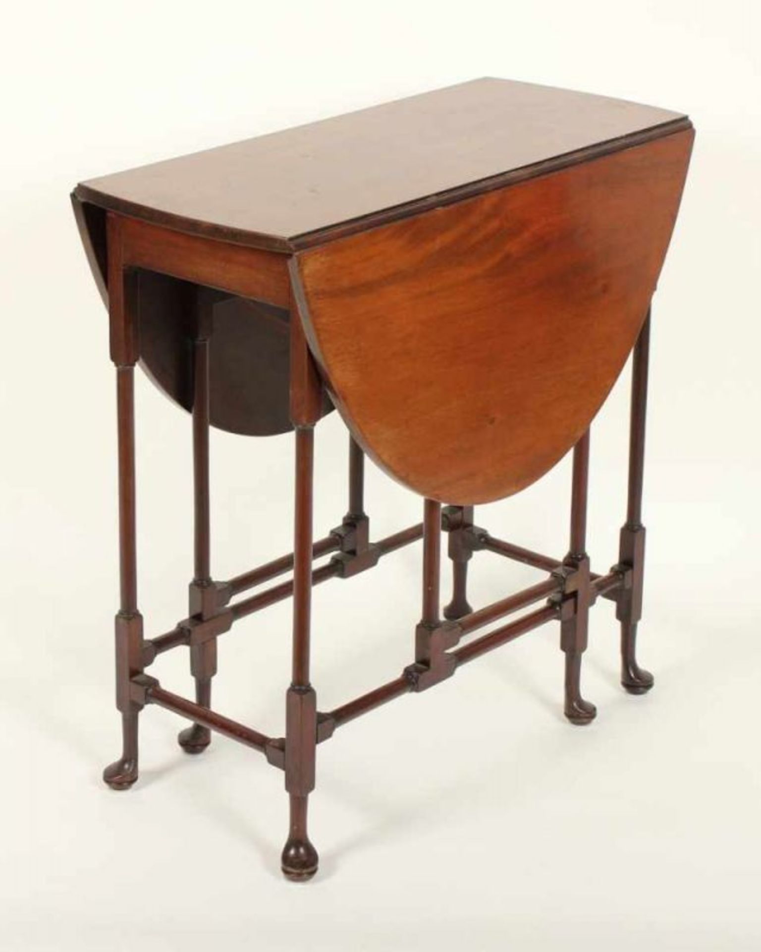 GATELEG TABLE, Mahagoni, H 70, L 69, B 31/96, ENGLAND, 19.Jh. 22.00 % buyer's premium on the - Bild 3 aus 4