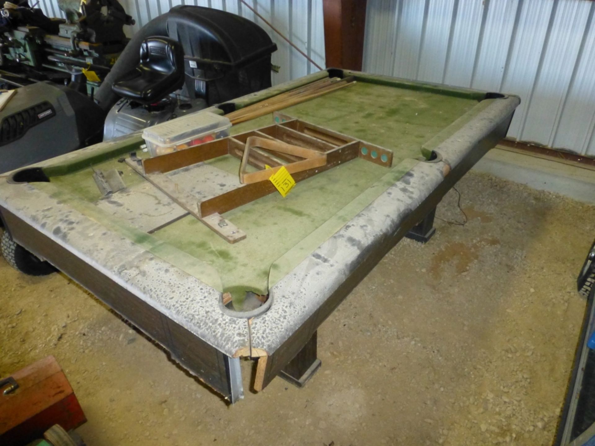 Pool table, with cues and balls