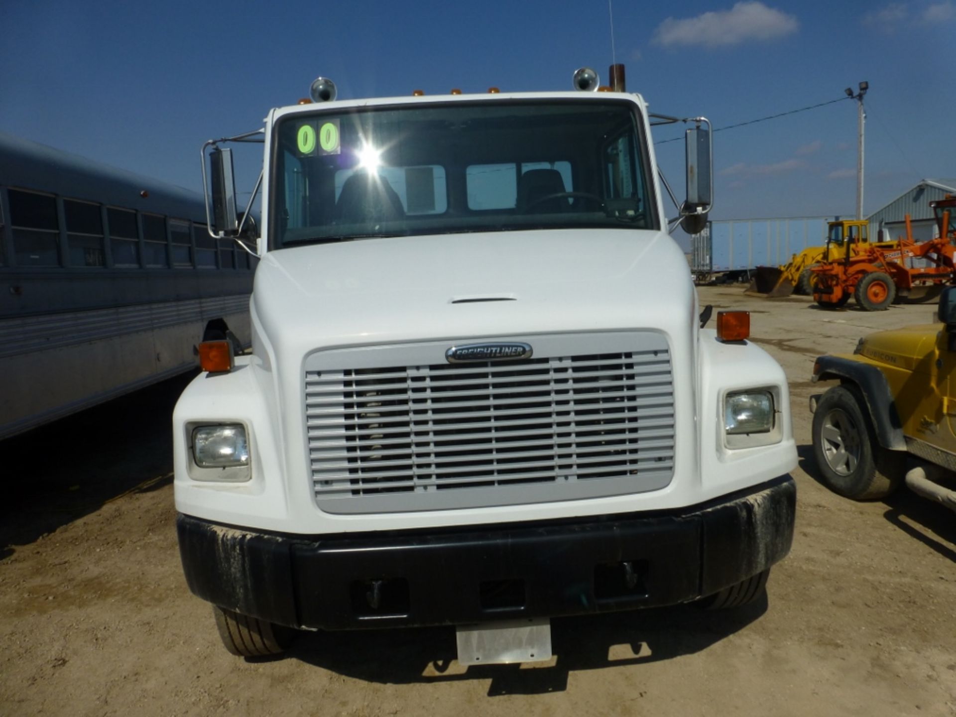 2000 Freightliner FL70, 31,000GVW - Image 13 of 31