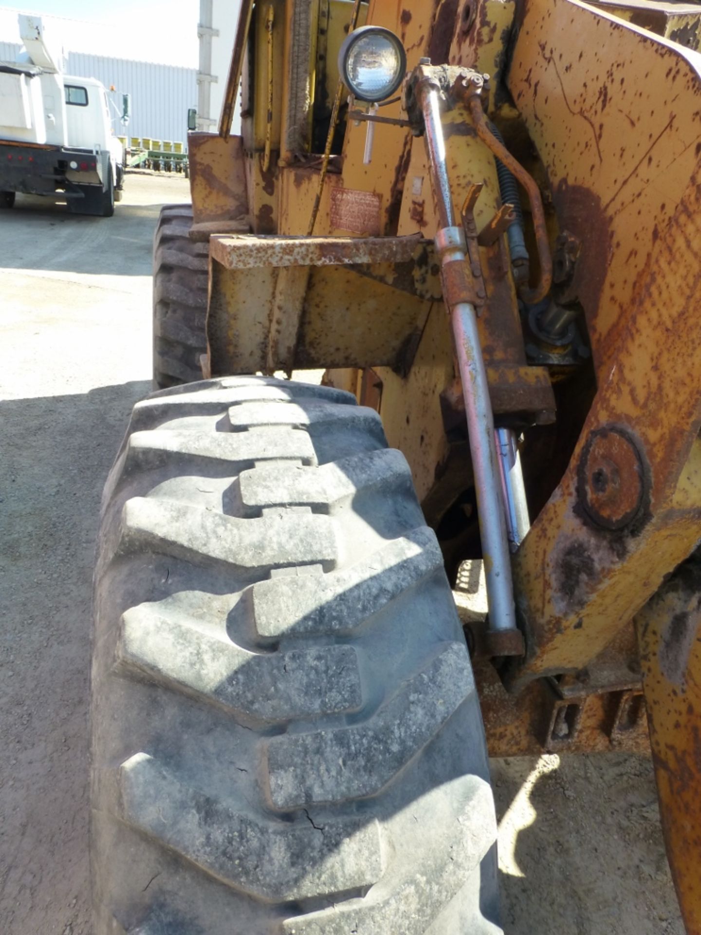 Cat 930 Wheel loader, runs and moves. Rear left hub has a leak. Se:41K5689 - Image 2 of 20