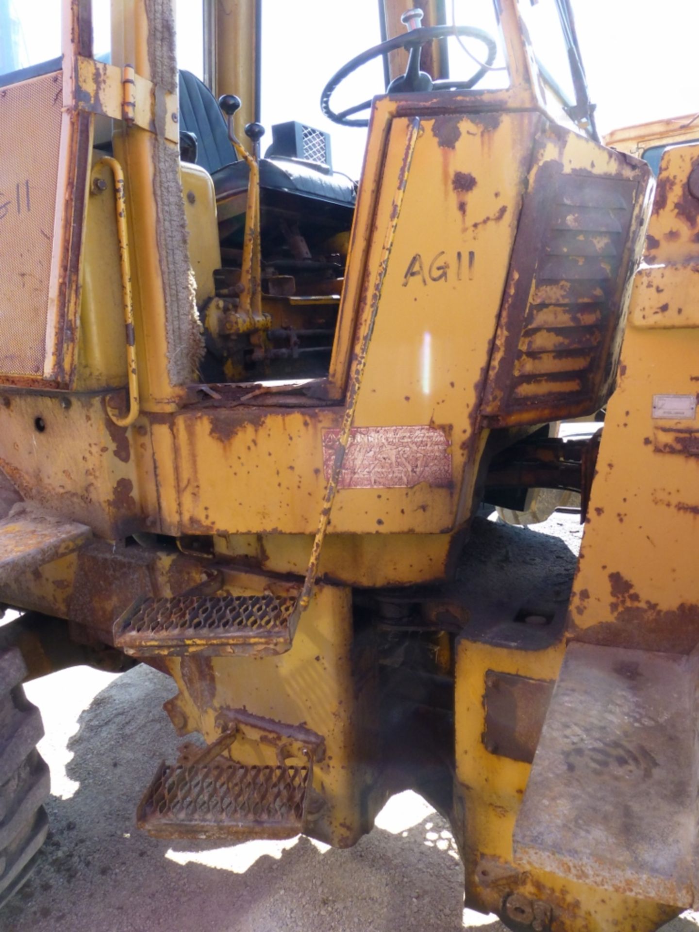 Cat 930 Wheel loader, runs and moves. Rear left hub has a leak. Se:41K5689 - Image 3 of 20