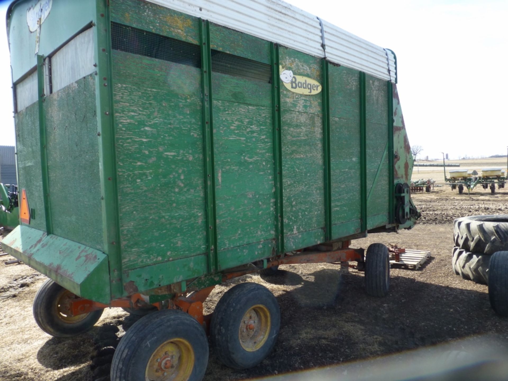 Badger forage box w/ Minnesota tandem running gear - Image 12 of 13