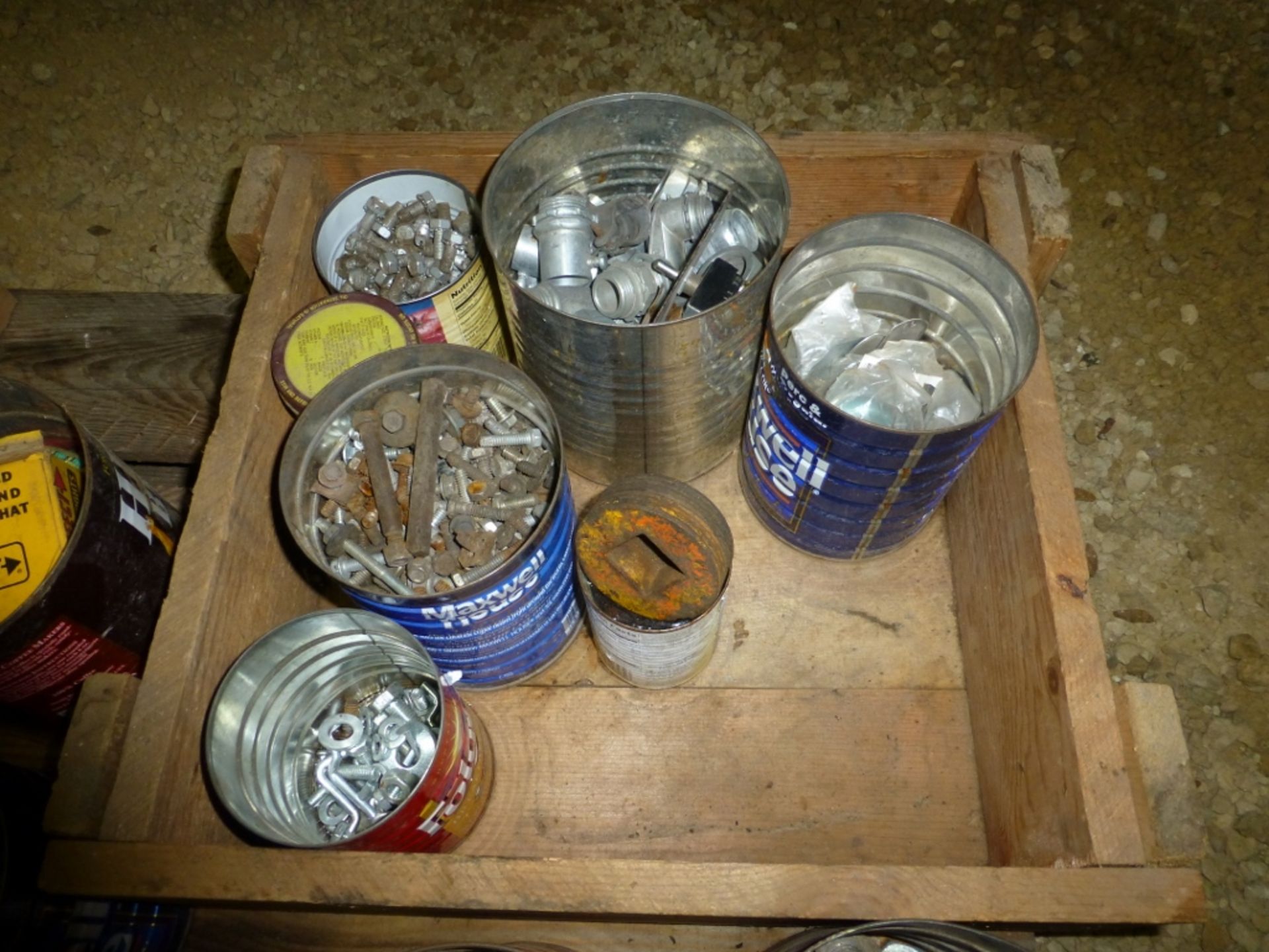 Pallet with hitch, misc. nuts and bolts - Image 3 of 5