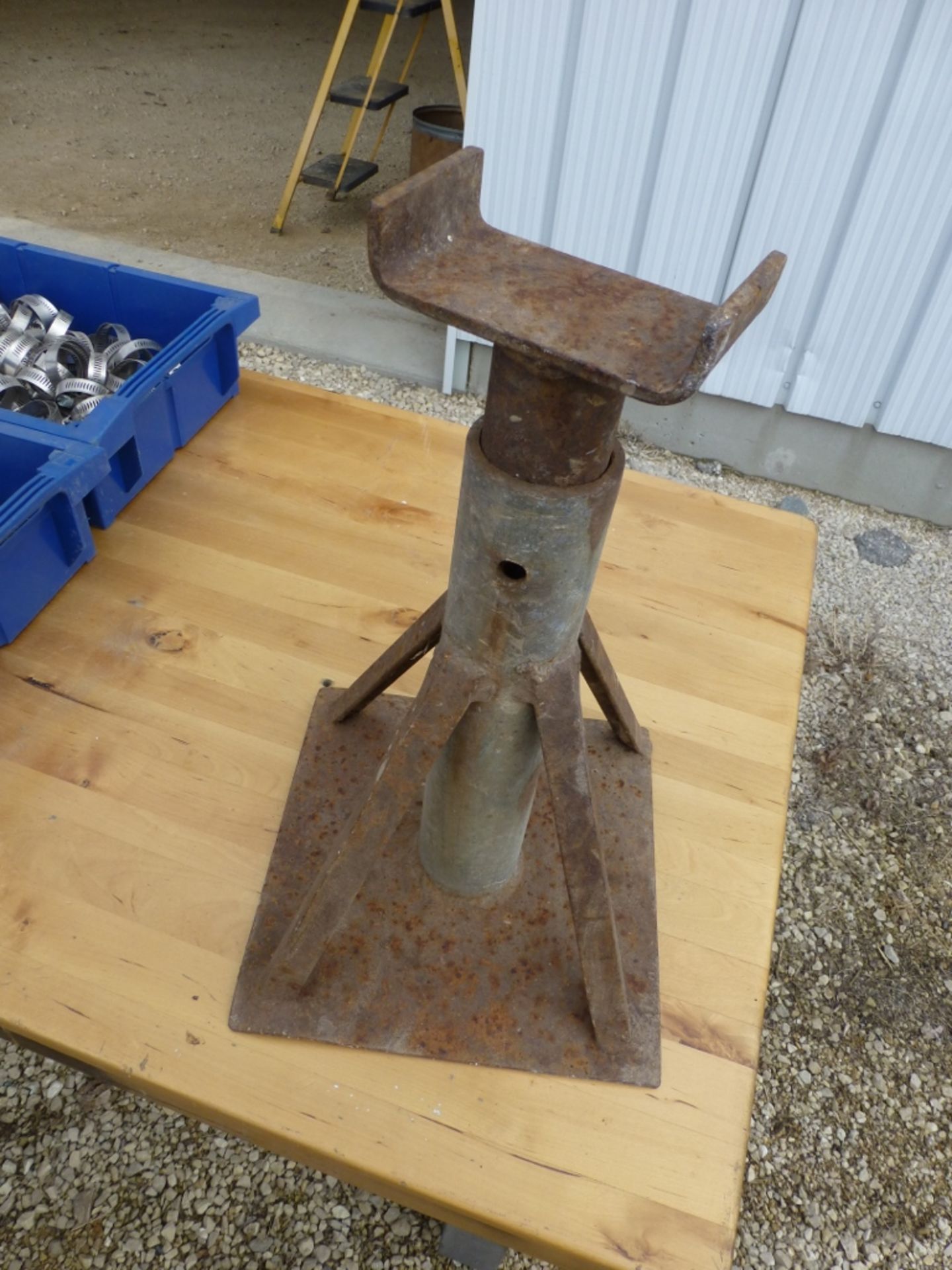 Axle jack stand