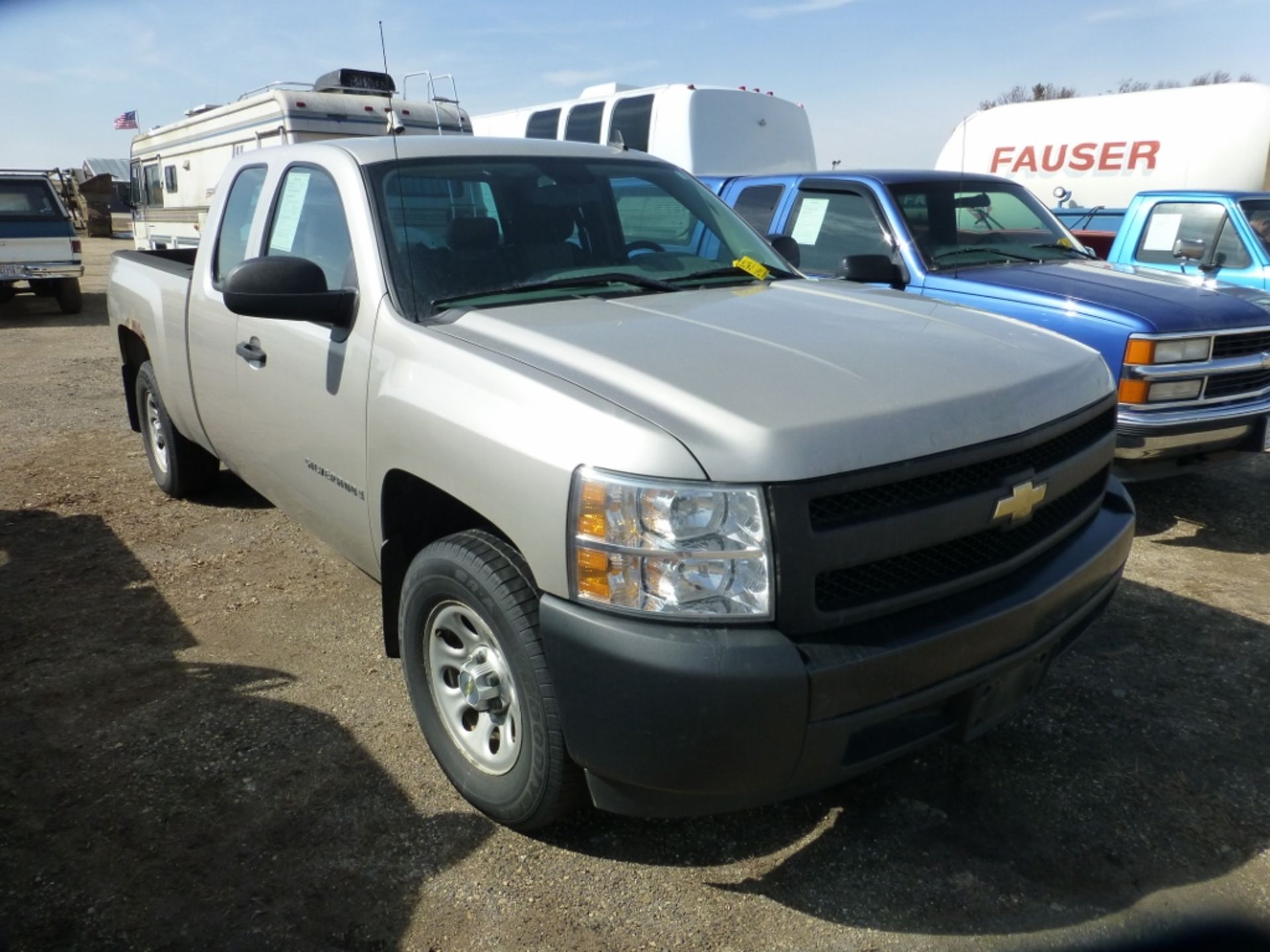 2008 Chevy Silverado 1500, ext. cab. 4x2. Check engine and airbag lights on. Tranny slips. 295,222 - Image 4 of 15