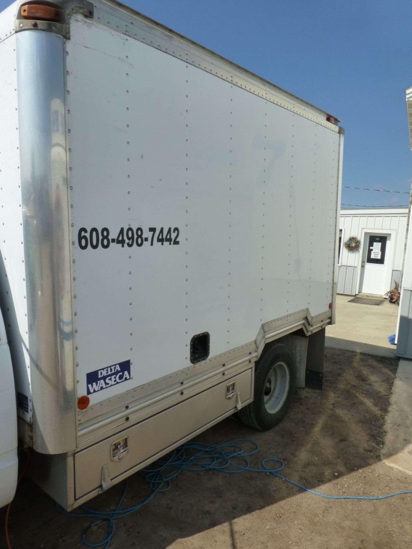 1994 Chevy 1-ton cube van, 5 spd gas engine. Used to pull '93 lunch wagon. Vin: 1GBJC34N1RE138654 - Image 4 of 19