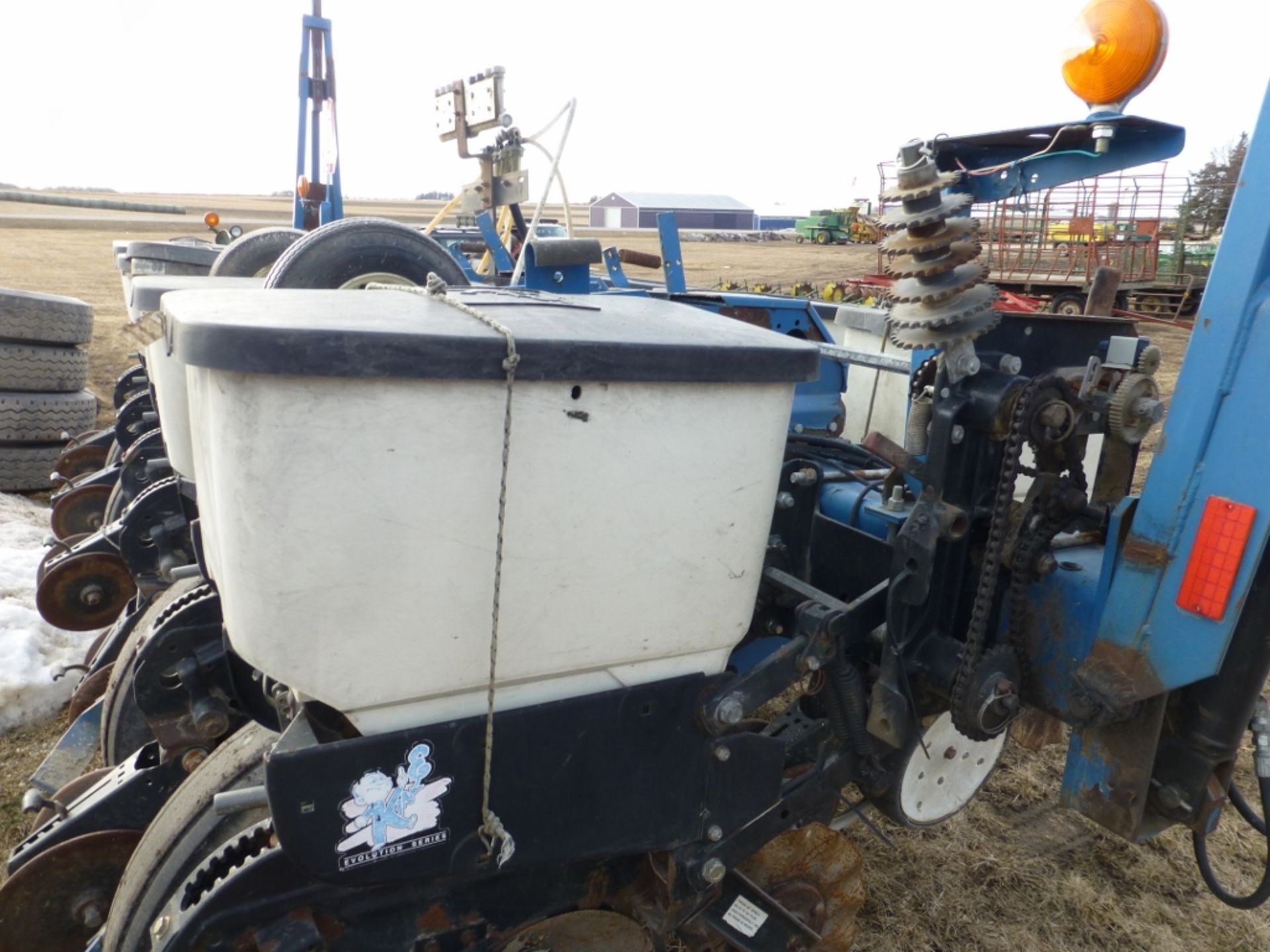 Kinze 3000 6-11 row No-till 30/15" planter with corn and bean plates - Image 5 of 8