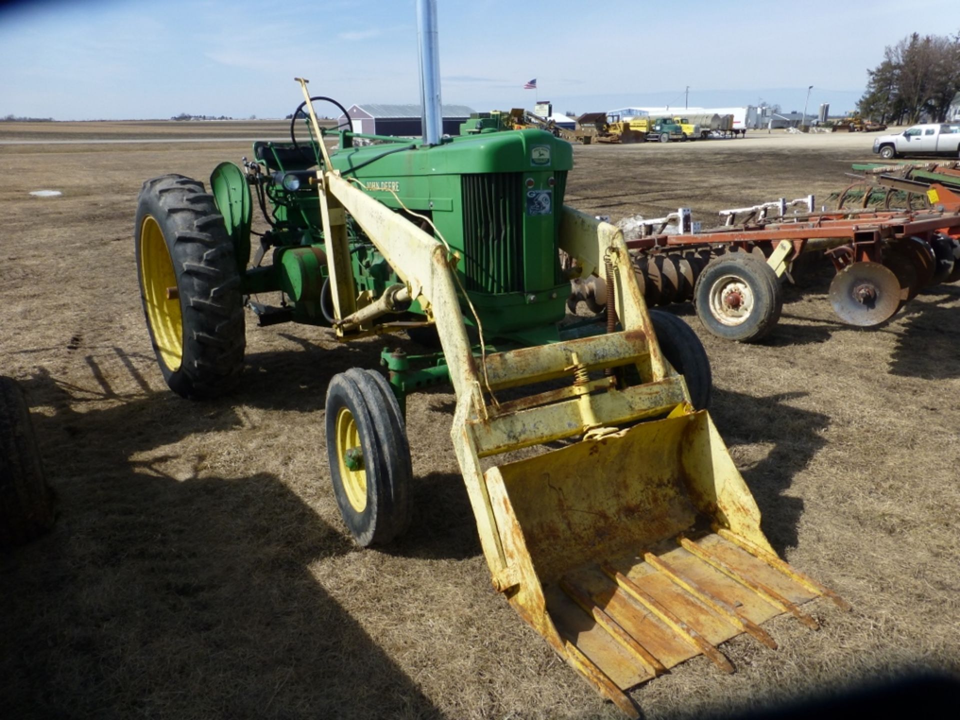 John Deere 60, w.f., gas engine, w/ loader. Missing pin on loader, 3-pt. tranny cover missing - Image 5 of 12