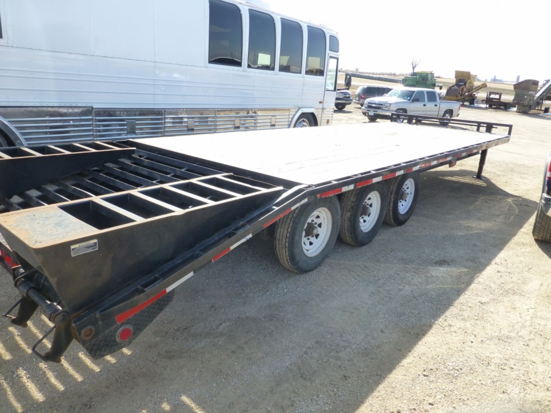 2010 Load Max Tri-axle trailer - Image 8 of 8