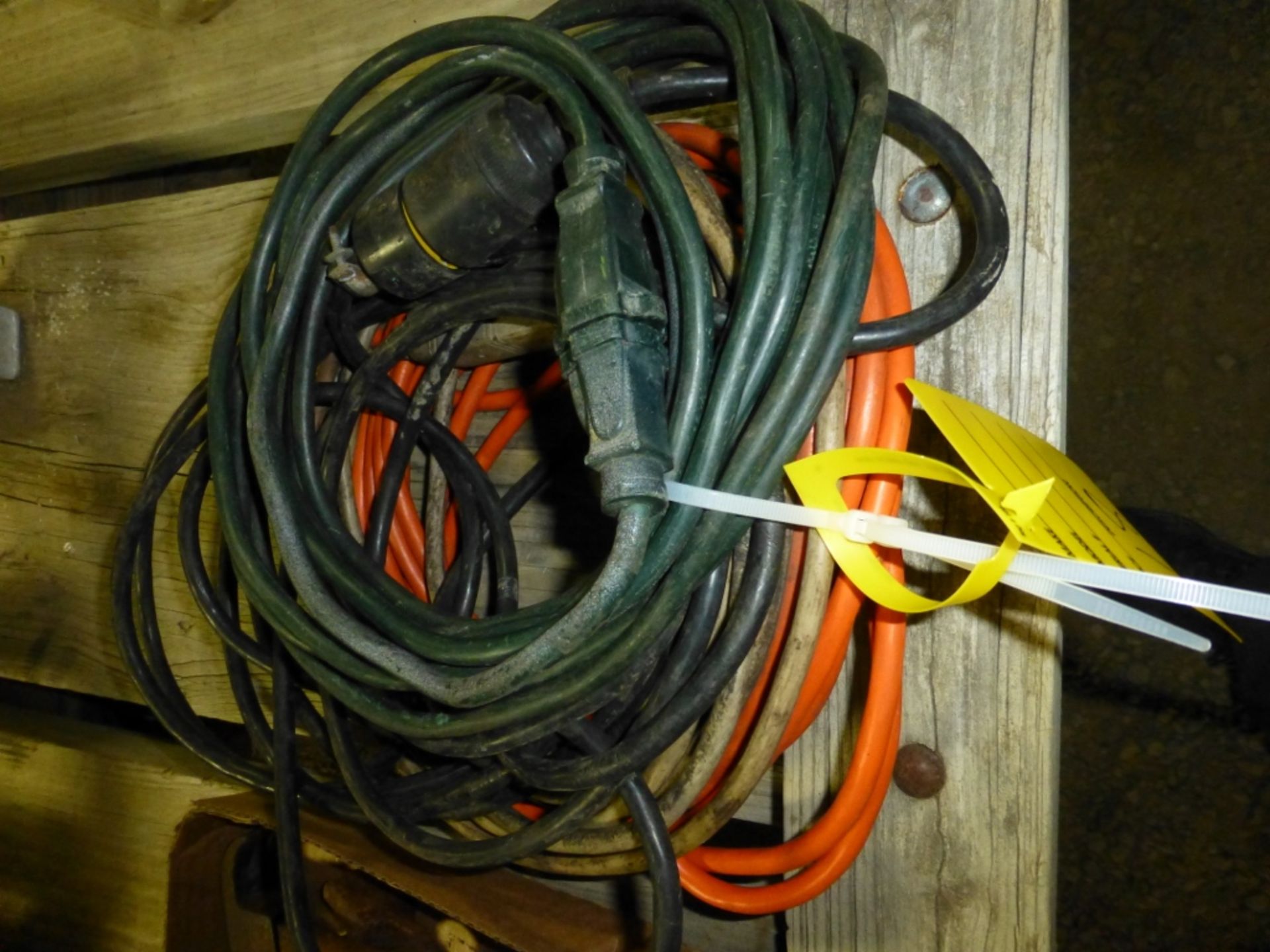 ( 3) ext cords