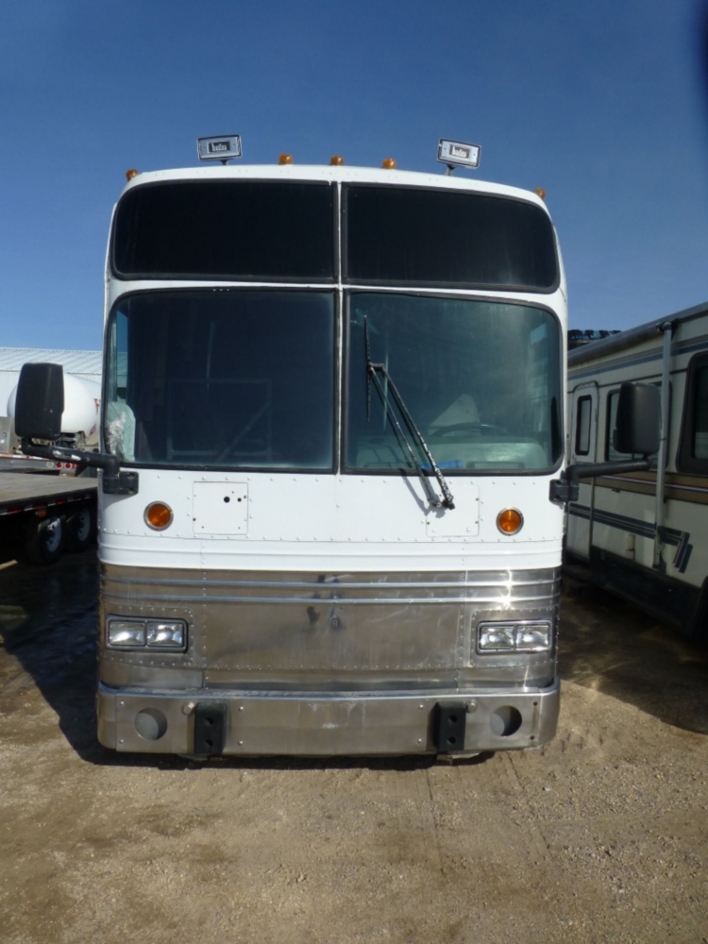 1980 Prevost 40' Luxury Bus - Image 2 of 17