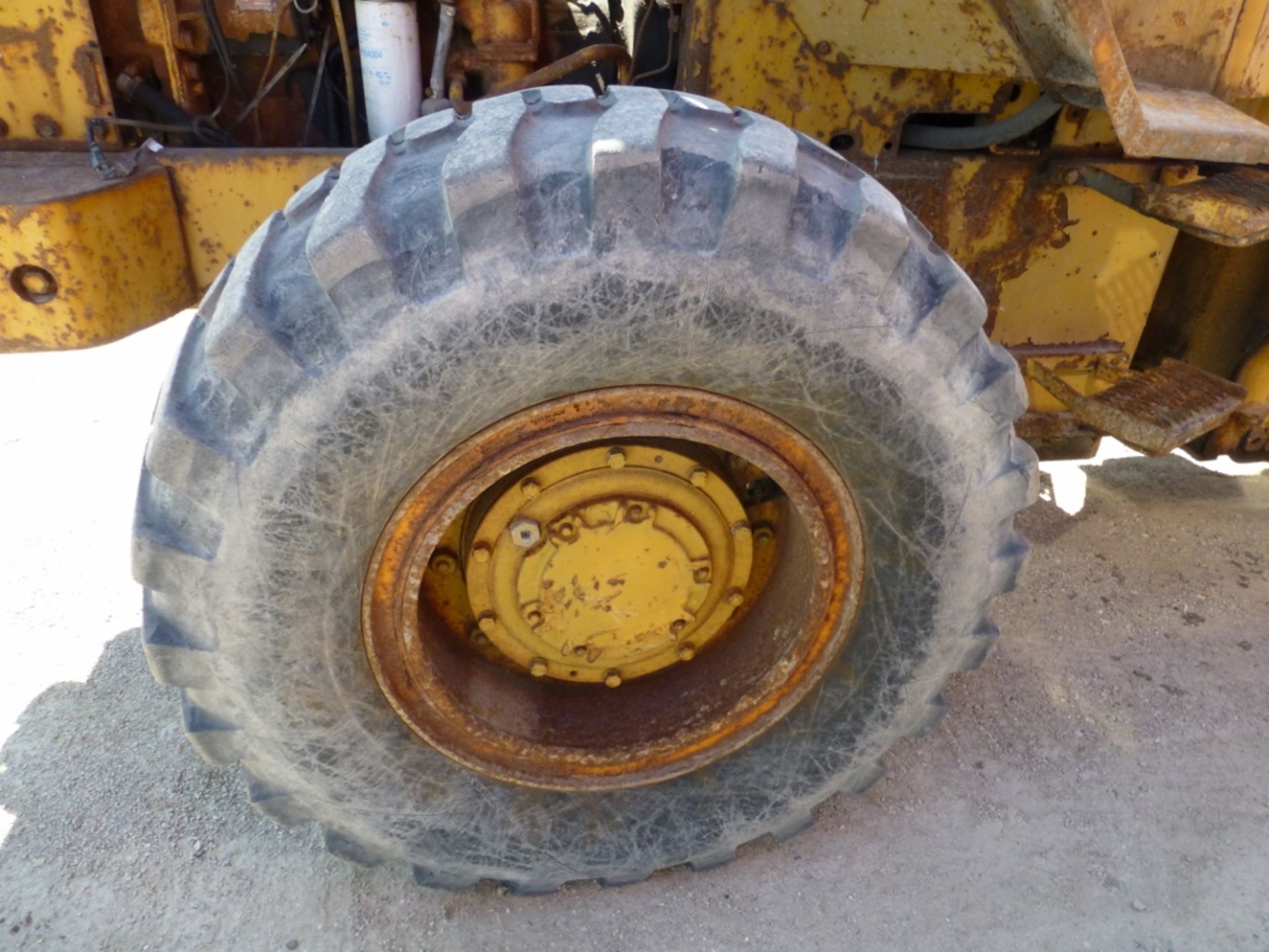 Cat 930 Wheel loader, runs and moves. Rear left hub has a leak. Se:41K5689 - Image 14 of 20