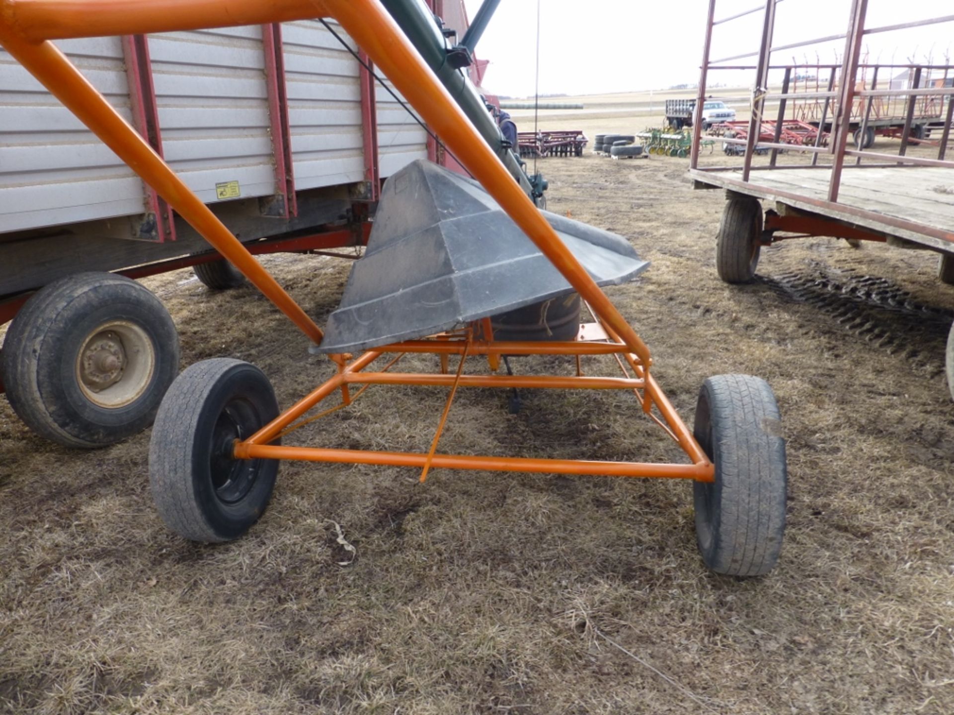 Approx. 34' grain auger, 6". Rubber flighting, electric motor, w/ heavy cord and hopper - Image 5 of 5