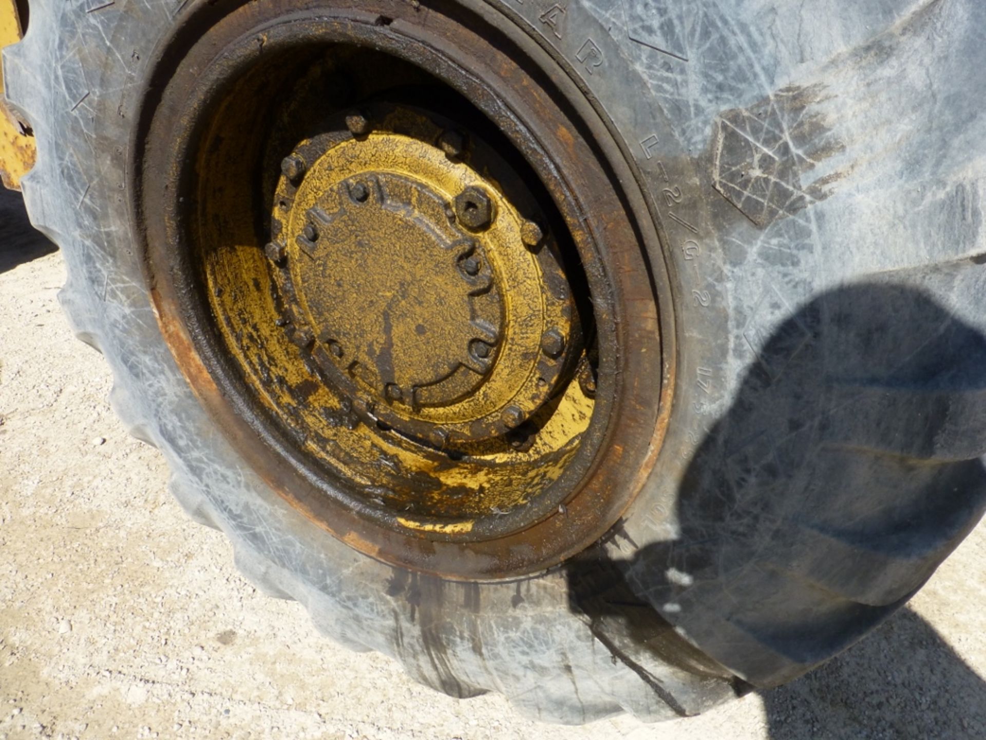 Cat 930 Wheel loader, runs and moves. Rear left hub has a leak. Se:41K5689 - Image 18 of 20