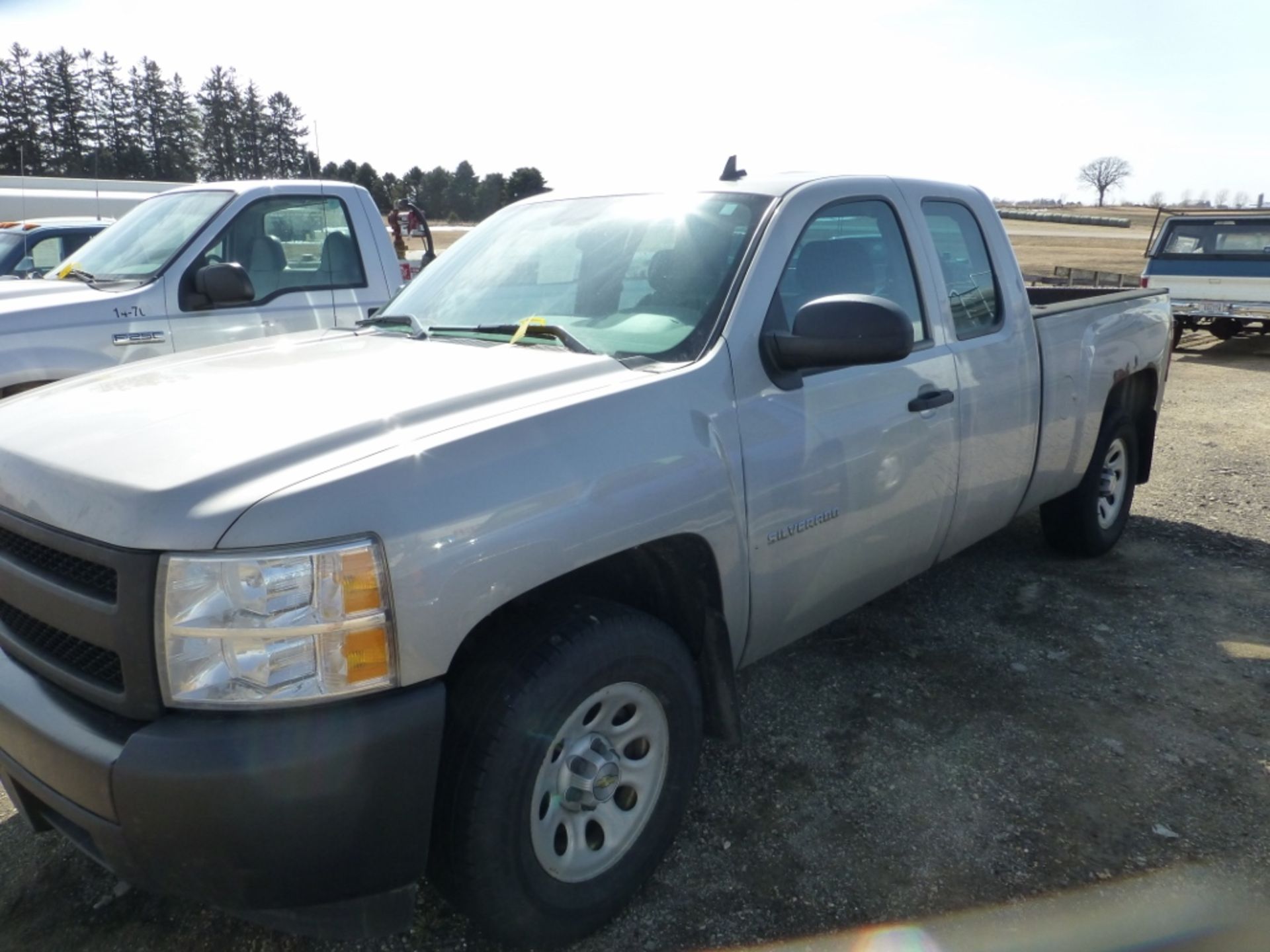 2008 Chevy Silverado 1500, ext. cab. 4x2. Check engine and airbag lights on. Tranny slips. 295,222 - Image 5 of 15