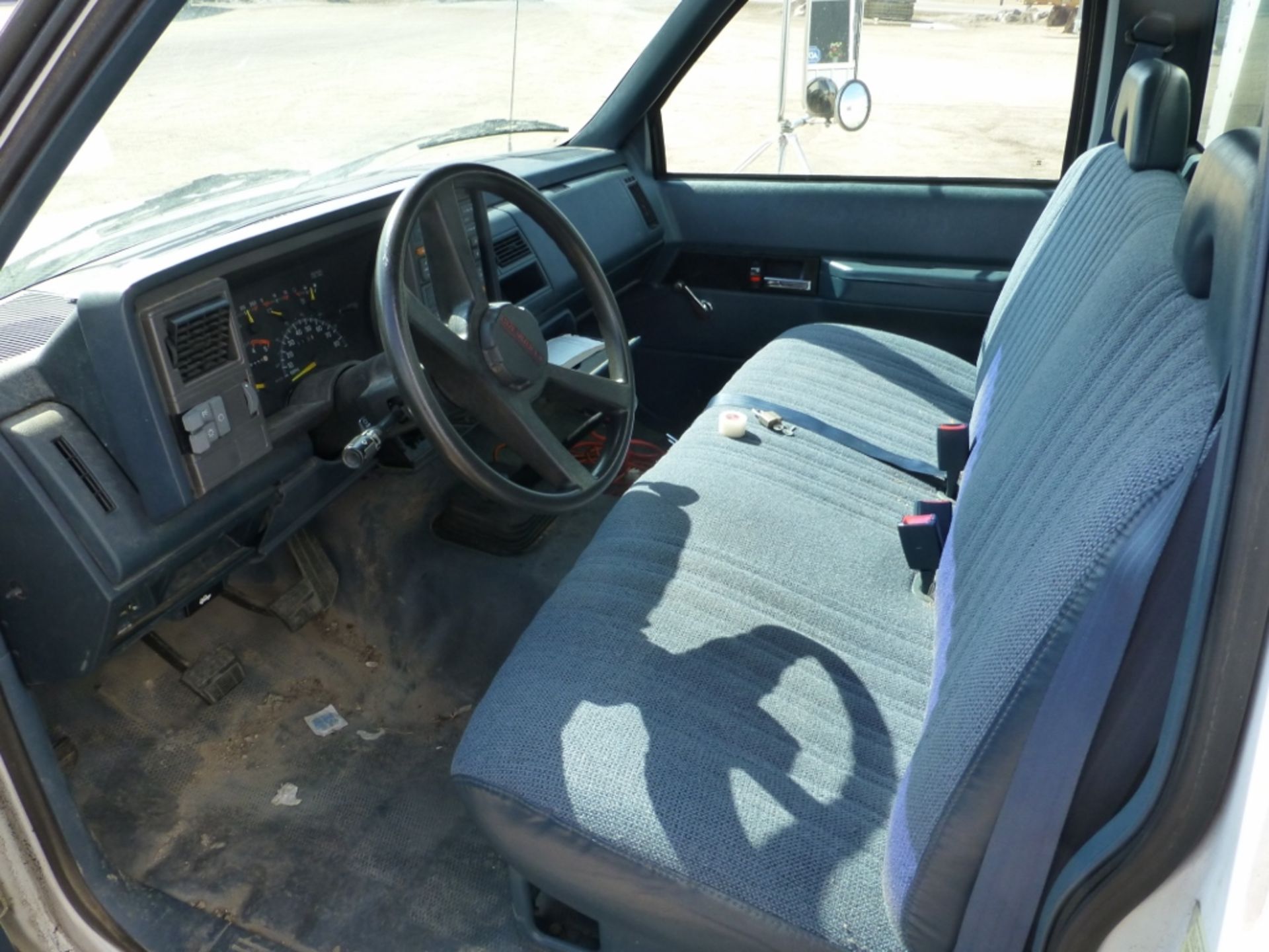 1994 Chevy 1-ton cube van, 5 spd gas engine. Used to pull '93 lunch wagon. Vin: 1GBJC34N1RE138654 - Image 8 of 19