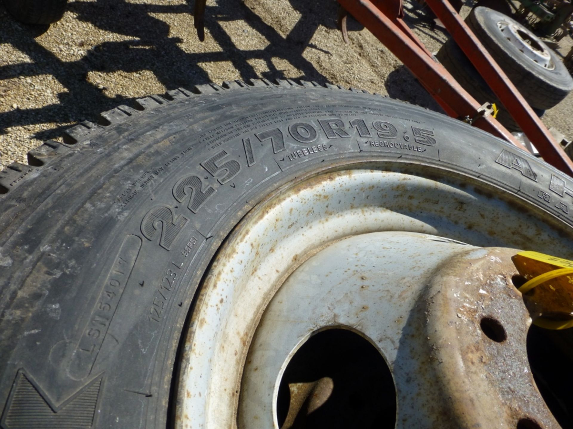 (5) 225/70R 19.5 tires/rims - Image 4 of 5