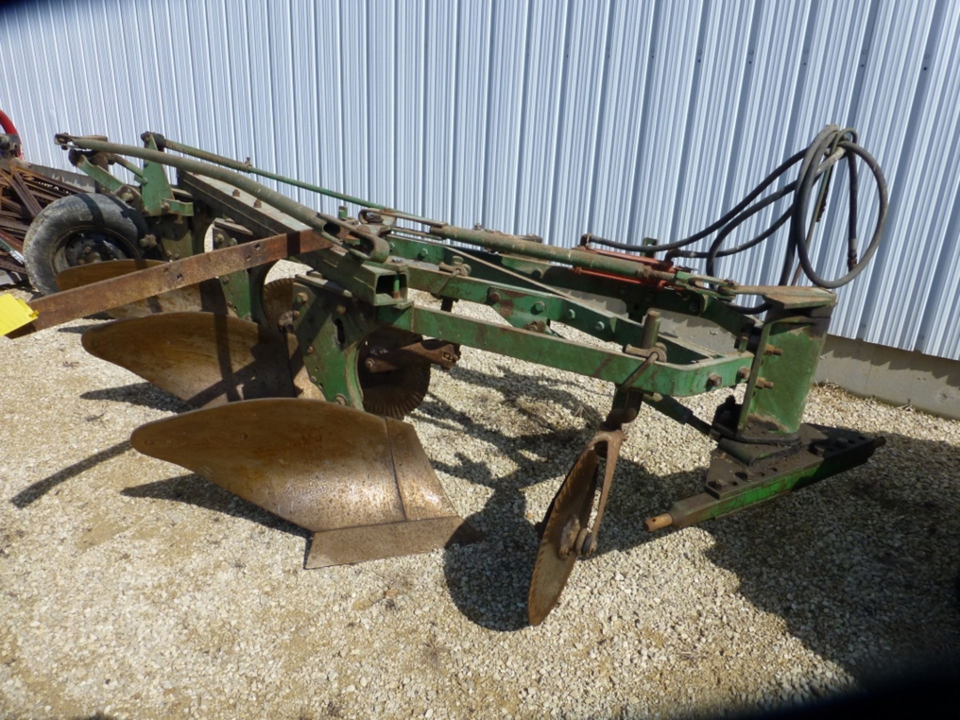 John Deere 3-bottom plow, 18"moldboard