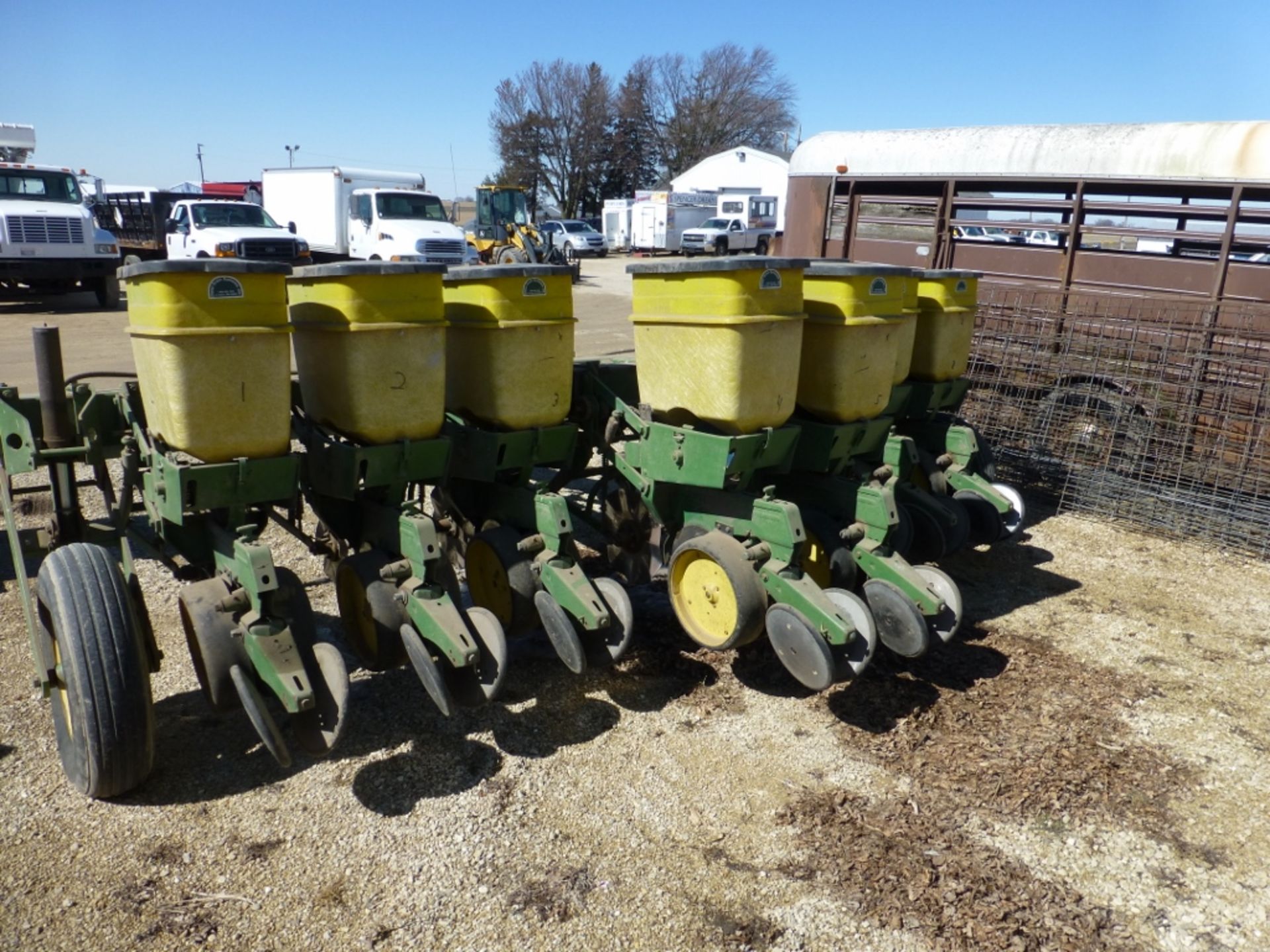 John Deere 7000 4 row planter converted to 8 row bean planter, 19" rows, no monitor - Image 5 of 7