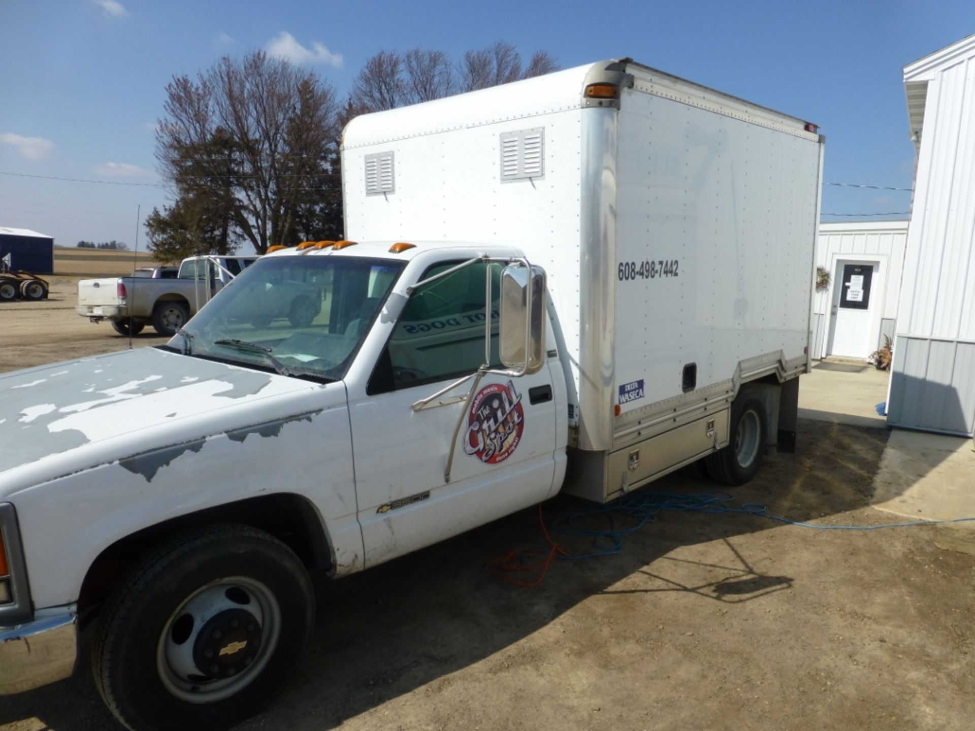 1994 Chevy 1-ton cube van, 5 spd gas engine. Used to pull '93 lunch wagon. Vin: 1GBJC34N1RE138654 - Image 7 of 19