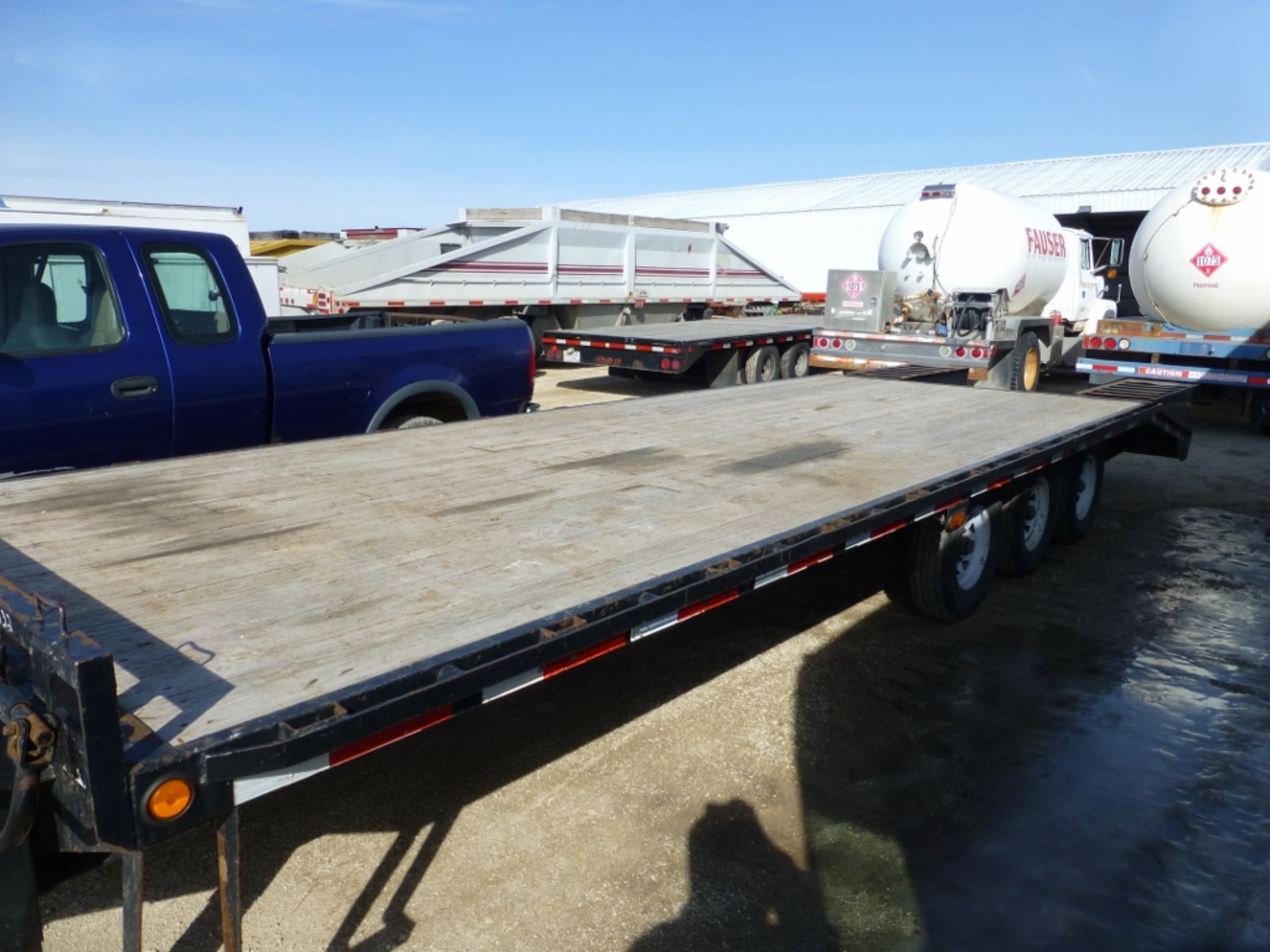 2010 Load Max Tri-axle trailer - Image 5 of 8